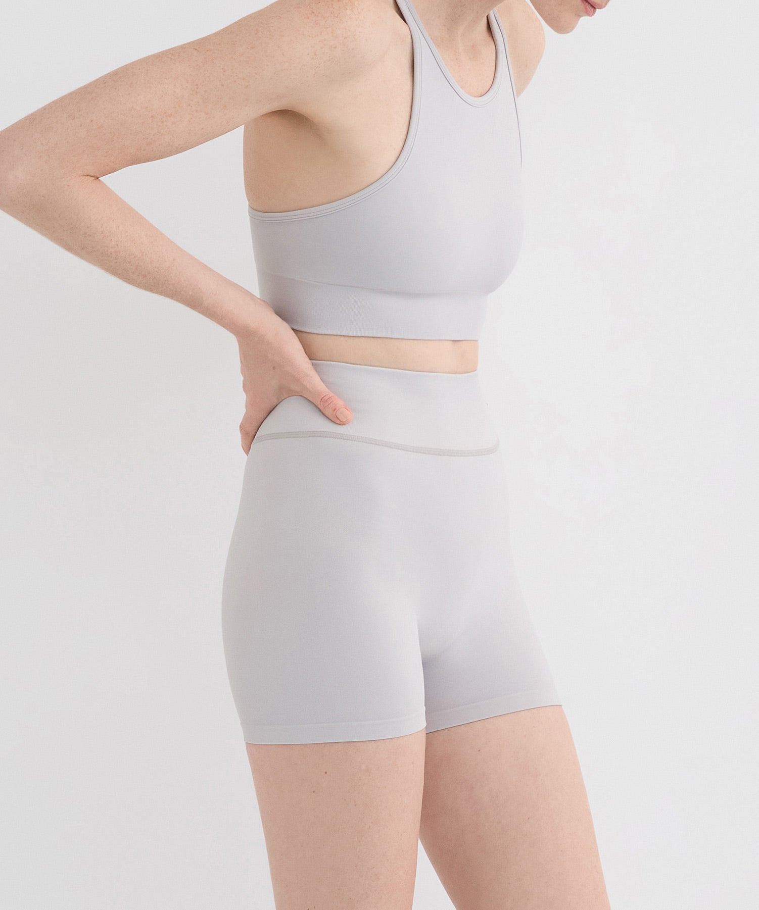 Performance Mid Rise 2" Short - Pebble