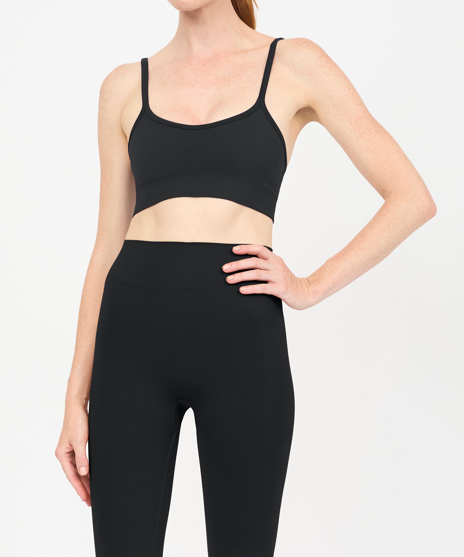 Form Movement V Neck Bra - Black