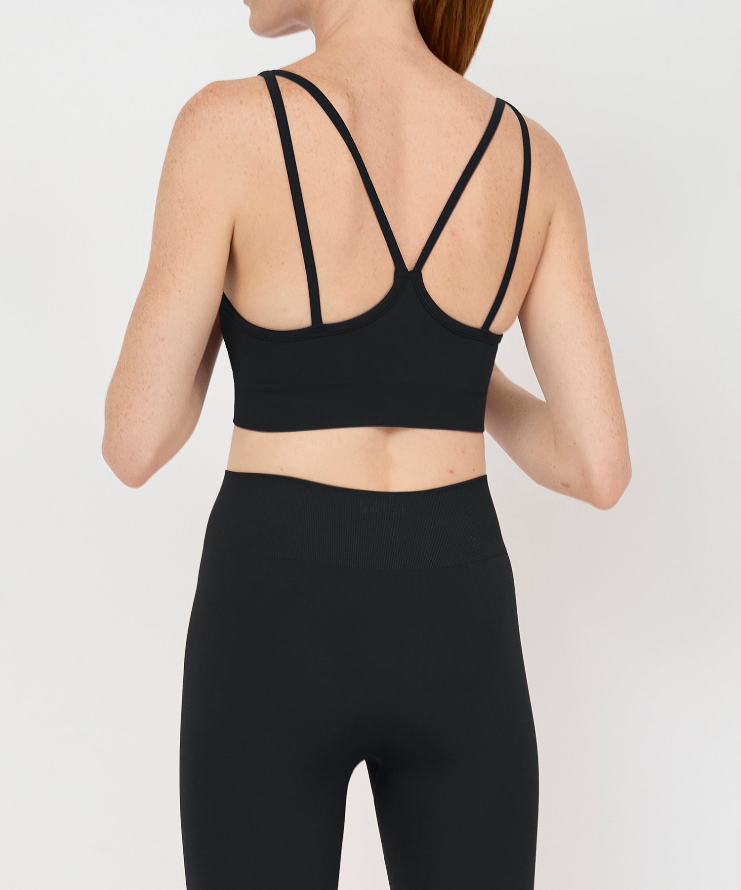Form Movement V Neck Bra - Black