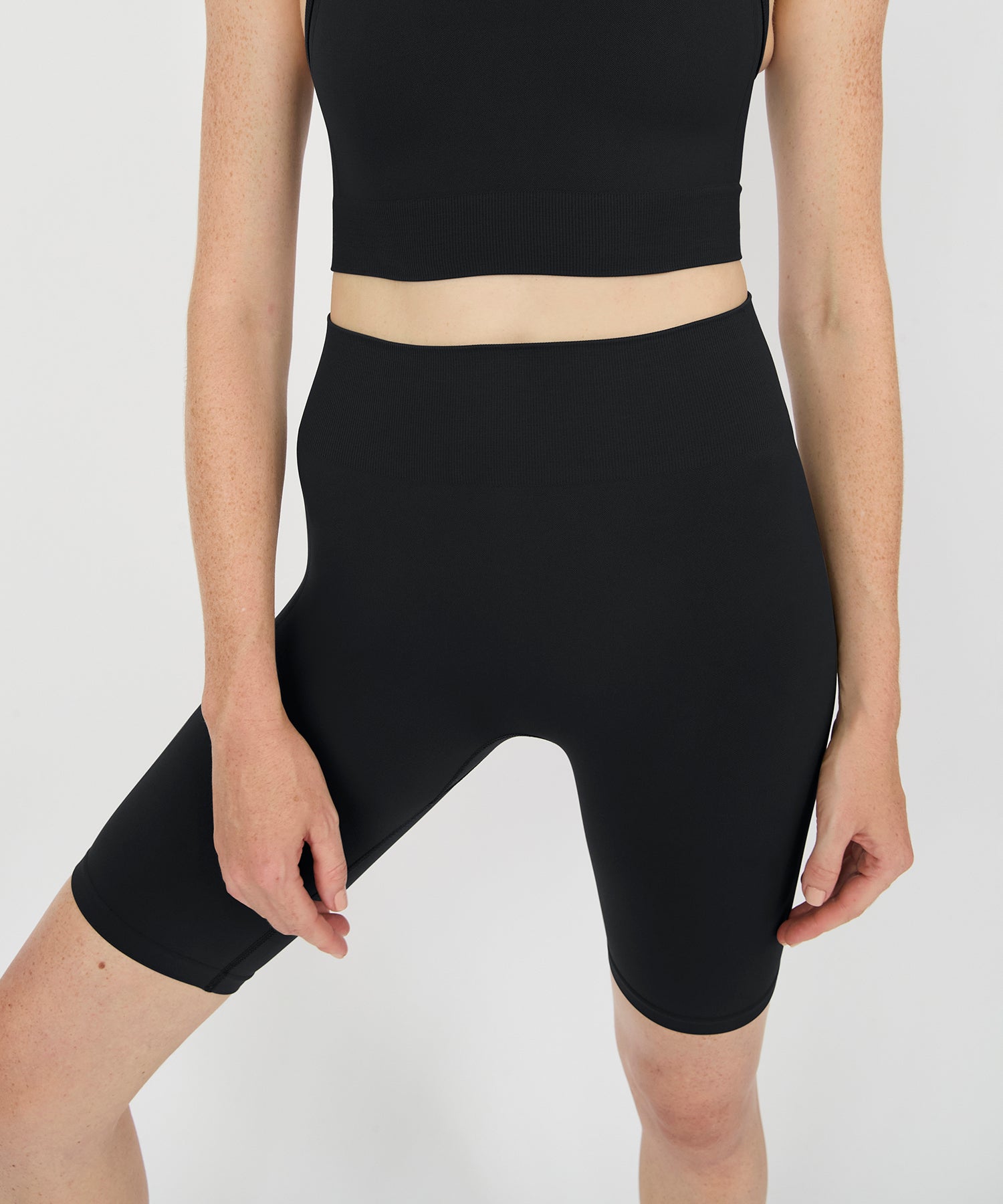 Form Movement Biker Short 6" - Black