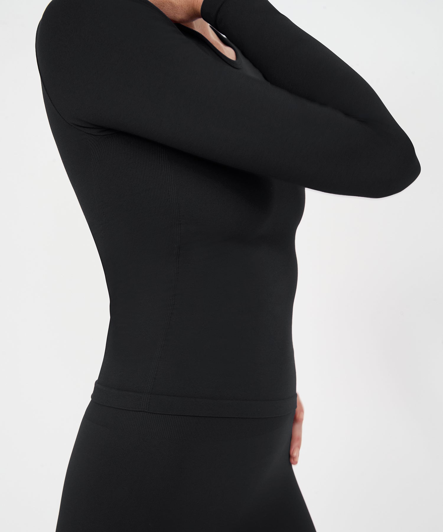 Form Movement Long Sleeve Tee - Black