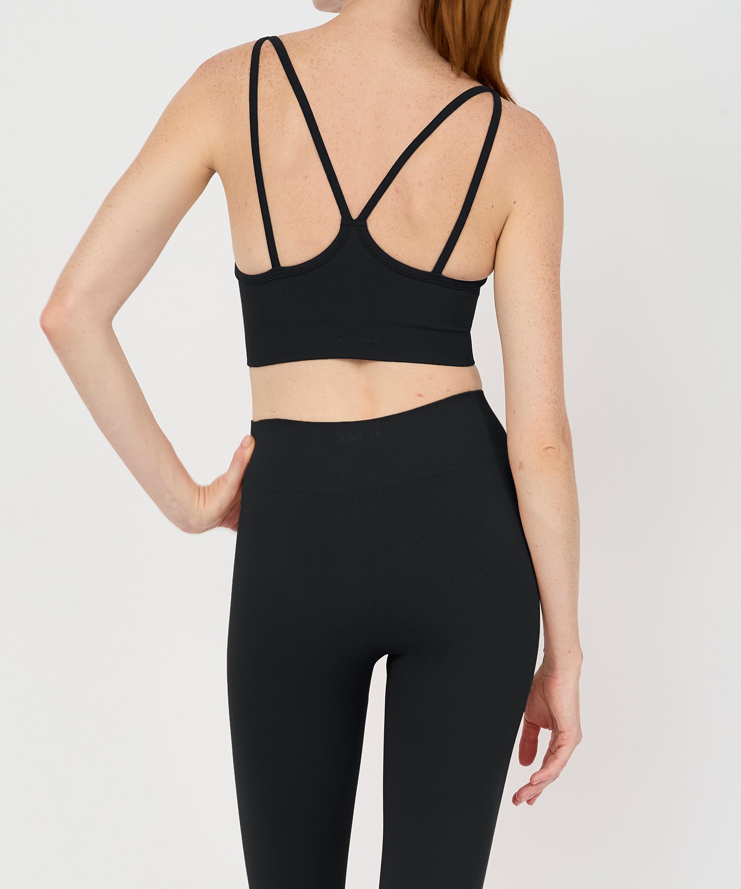 Form Movement V Neck Bra - Black