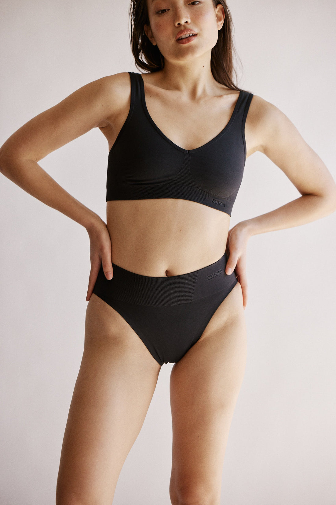 Sculpting Mid-Waist Brief